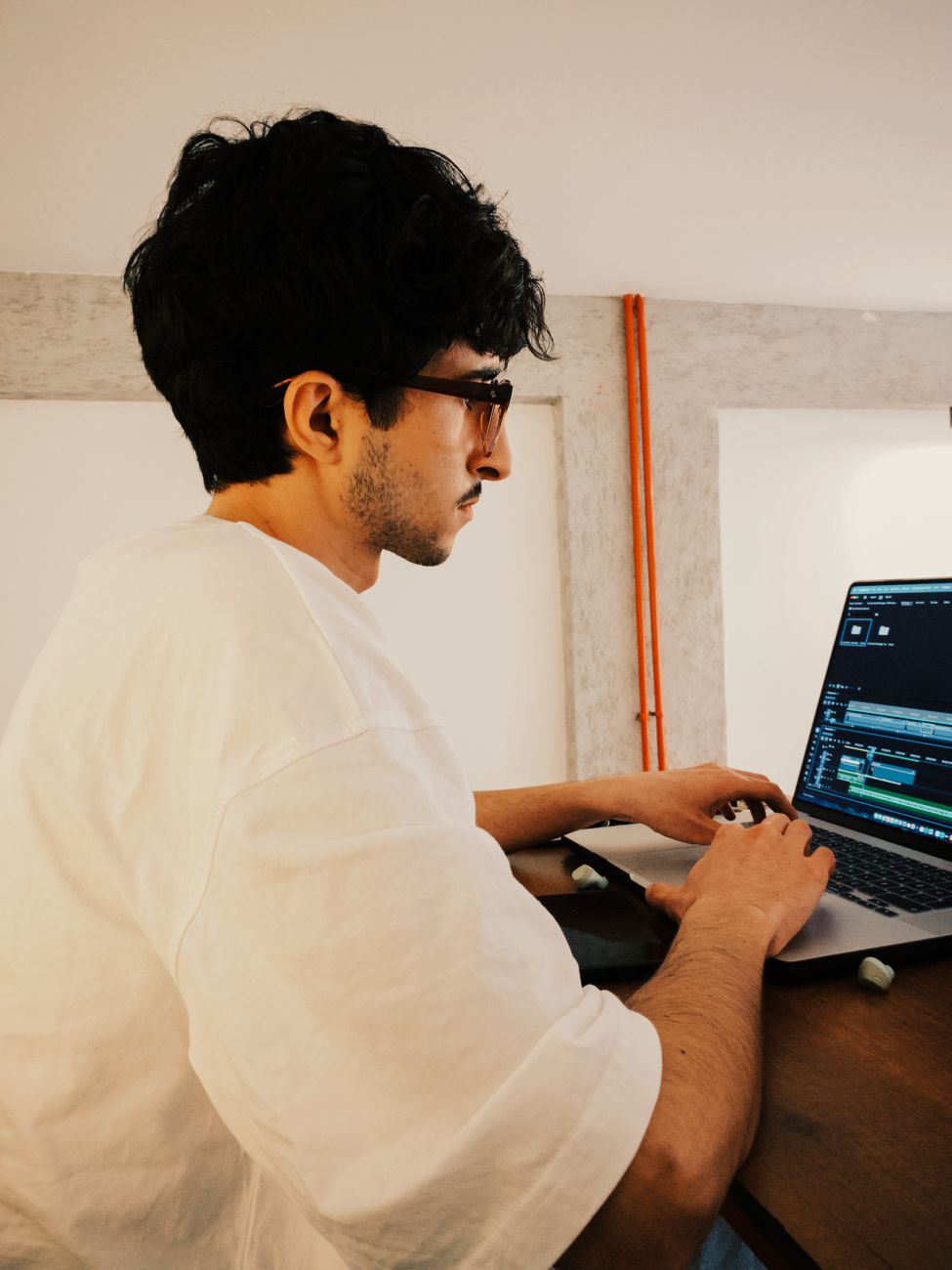 A young person coding on a laptop, illustrating free AI coding courses for beginners